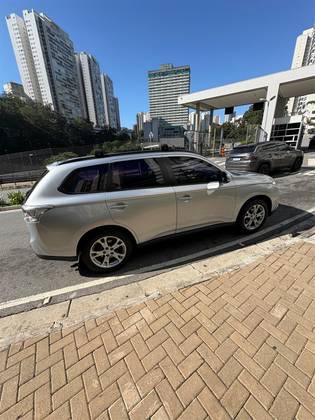 MITSUBISHI OUTLANDER 2.0 16V GASOLINA 4P AUTOMÁTICO MITSUBISHI OUTLANDER 2.0 16V GASOLINA 4P AUTOMÁTICO